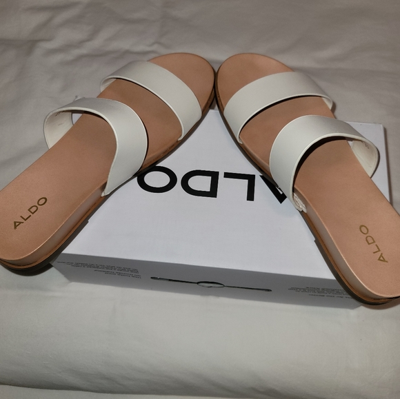 Aldo Brand new with box never worn  white leather smooth sandal size 9 - Picture 4 of 7